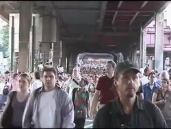 2003 blackout, crowds walking on the Queensboro Br Stock Footage
