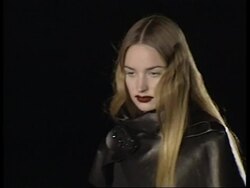 ENTERTAINMENT DAILY: ENT4- LONDON FASHION News Clip