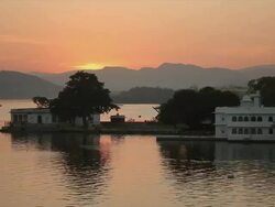Sunset a Lake Pichola, Udaipur, India Stock Footage