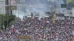 CLEAN : Security forces fire tear gas at big Venezuela demo News Clip