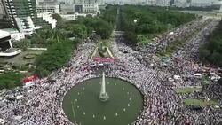 CLEAN : 100,000 protest against Jakarta's Christian mayor News Clip