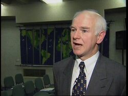 UK: LONDON: STOCK EXCHANGE WATCHES WALL STREET ANXIOUSLY News Clip