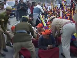 Indian police detain Tibetan exiles marching in protest News Clip