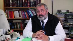 CLEAN : Lawyer journalist summarise Pistorius case as trial restarts News Clip