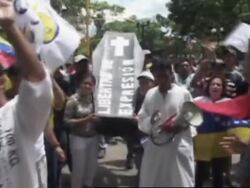 Thousands demonstrate against closure of opposition TV station Instructional Video