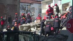 CLEAN : Turkey races against time to find quake survivors in Elazig News Clip