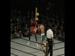 SYND 27 10 74 CERVANTES RETAINS JUNIOR BOXING WELTERWEIGHT TITLE News Clip