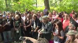 CLEAN : Fans mark 75th anniversary of John Lennons birth in New York News Clip