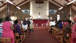 People pray for Nelson Mandela's health at Christmas church service Instructional Video