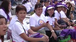 Crowds gather ahead of the arrival of Pope Francis Instructional Video