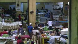 CLEAN: 'Centre of the world' struggles in economic downturn News Clip