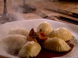 Churd filled dumplings with chanterelles Stock Footage