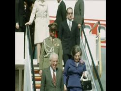 SYND 13-2-73 LEBANESE PRESIDENT FRANJIEH ARRIVES FOR MEETING WITH SADAT News Clip