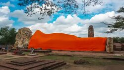 Reclining Buddha of Wat Lokaya Sutha in Ayutthaya, Thailand (Ayutthaya historical park ) Stock Footage