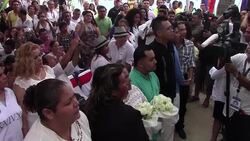 VOICED : Boda gay masiva en Acapulco News Clip
