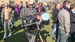 CLEAN : Hundreds gather in Berlin to see the solar eclipse News Clip