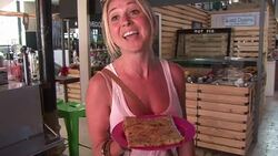 CLEAN : Tourists profit from South African currenc News Clip