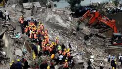 VOICED : India se desploma otro edificio News Clip