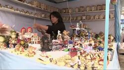 En la feria pueden comprar representaciones en miniatura de lo que desean obtener o lograr News Clip