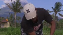 Warnings of Bali volcano eruption cause thousands to flee Instructional Video