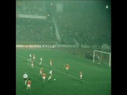 SYND 16 11 78 MATCH BETWEEN WEST GERMANY &amp; HUNGARY PLAYED IN FOG News Clip