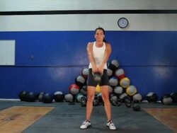 femal kettle ball swing-dolly Stock Footage