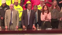 VOICED : Argentina paga importante deuda a dias de las elecciones News Clip