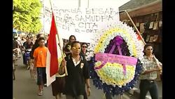 2002 Bali Bombings aftermath - floral tributes and mourners procession News Clip