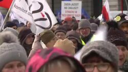 Protest over plans to extend Warsaw's borders Instructional Video