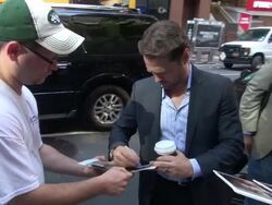 Jason Priestley arrives at the Today show in Rockefeller Center & signs for & poses with fans Stock Footage