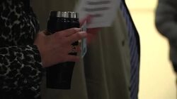 CLEAN : Americans begin voting in Super Tuesday primaries News Clip