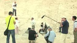 CLEAN : Scans point to hidden chamber in King Tuts tomb News Clip