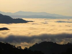 HD:Layers of mountains and fog at sunrise. Stock Footage