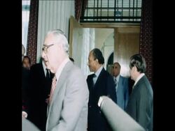 SYND 14 11 76 PRESIDENT SADAT MEETS US DELAGATION OF CONGRESSMEN Instructional Video