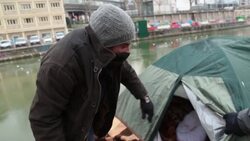 Migrants in camp in Paris exposed to extreme cold from Siberia News Clip