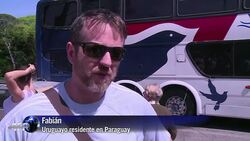 VOICED : Uruguayos regresan a casa para votar News Clip