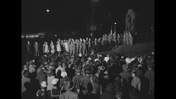 During time of FDR funeral rites, American citizens pay tribute News Clip