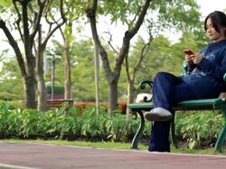 Dolly Shot:Girl play smart phone Stock Footage