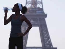 jogger drinking water in front of the Eiffel tower Stock Footage