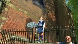 CLEAN : Leicester fans in streets for champions parade News Clip