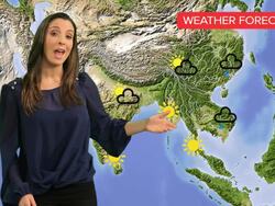 female tv weather presenter Stock Footage