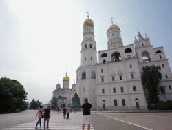 Time lapse Tourists outside the Kremlin Stock Footage