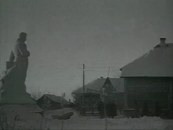 WS Visitors at museum and watching paintings AUDIO / Russia Stock Footage