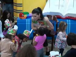 Julianna Margulies reads to children at Barnes & N Stock Footage