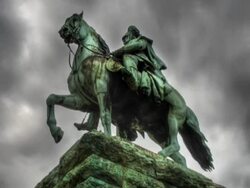 NTSC:(Loopable) Statue Stock Footage