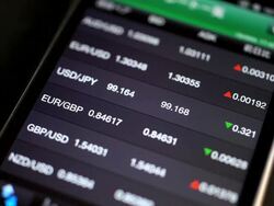 Foreign exchange market chart at smartphone Stock Footage