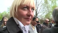 VOICED : Juicio a fundador de grupo islamofobo por insultar a refugiados News Clip