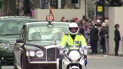 LEAN: Jubilee: Queen Elizabeth II arriving at the News Clip