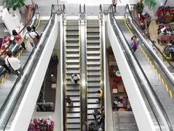Busy escalators in shopping mall in Bangkok Stock Footage