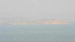 CLEAN : SKorean island prepares for attack News Clip